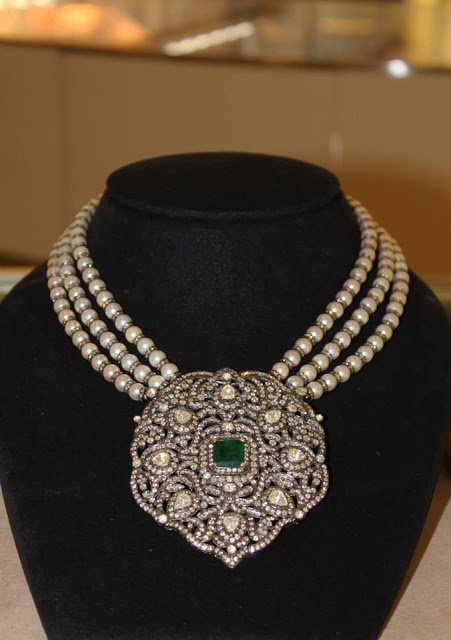 Pearl Necklace with Diamond Pendant with embedded Emerald Stone-indianjewellerydesign.com