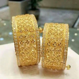 Gold Kangan Designs with diamonds 2019-IndianJewelleryDesign.com